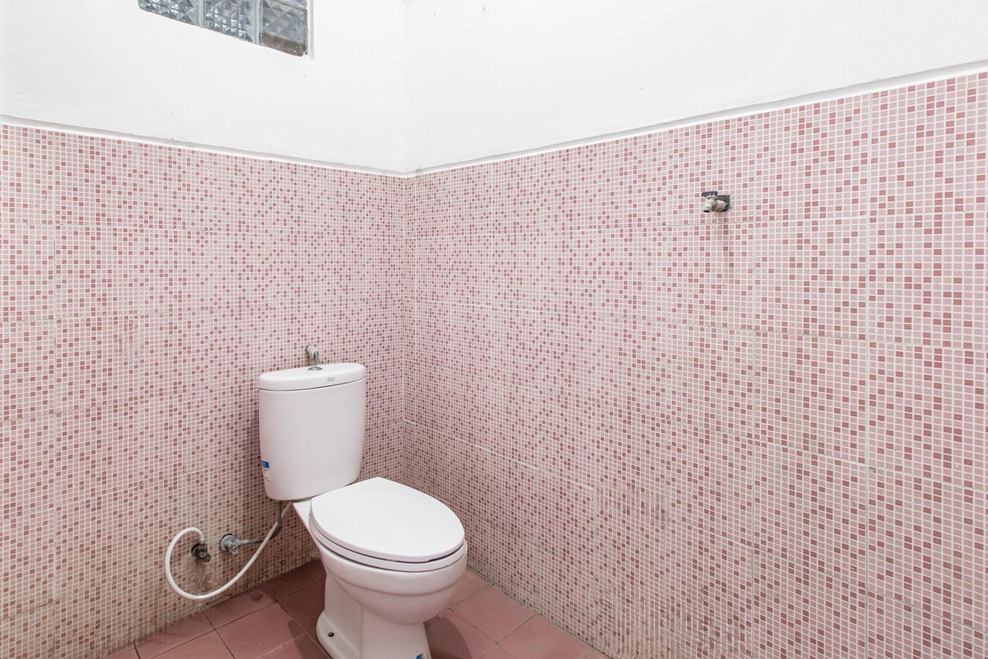 Oyo Life 93504 Kost Krisna Hotel Temukus Luaran gambar