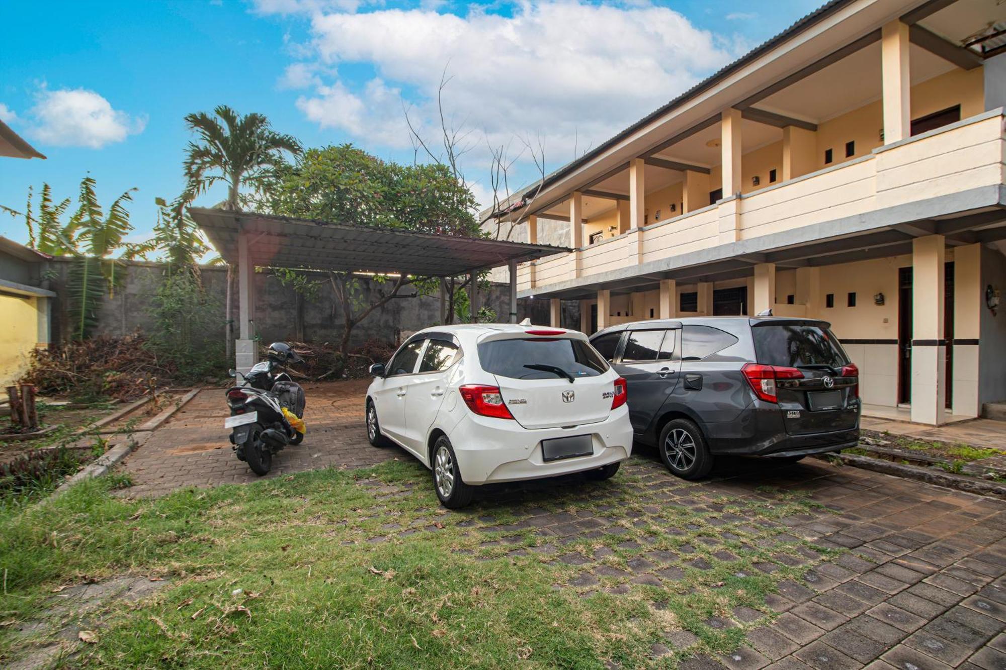 Oyo Life 93504 Kost Krisna Hotel Temukus Luaran gambar