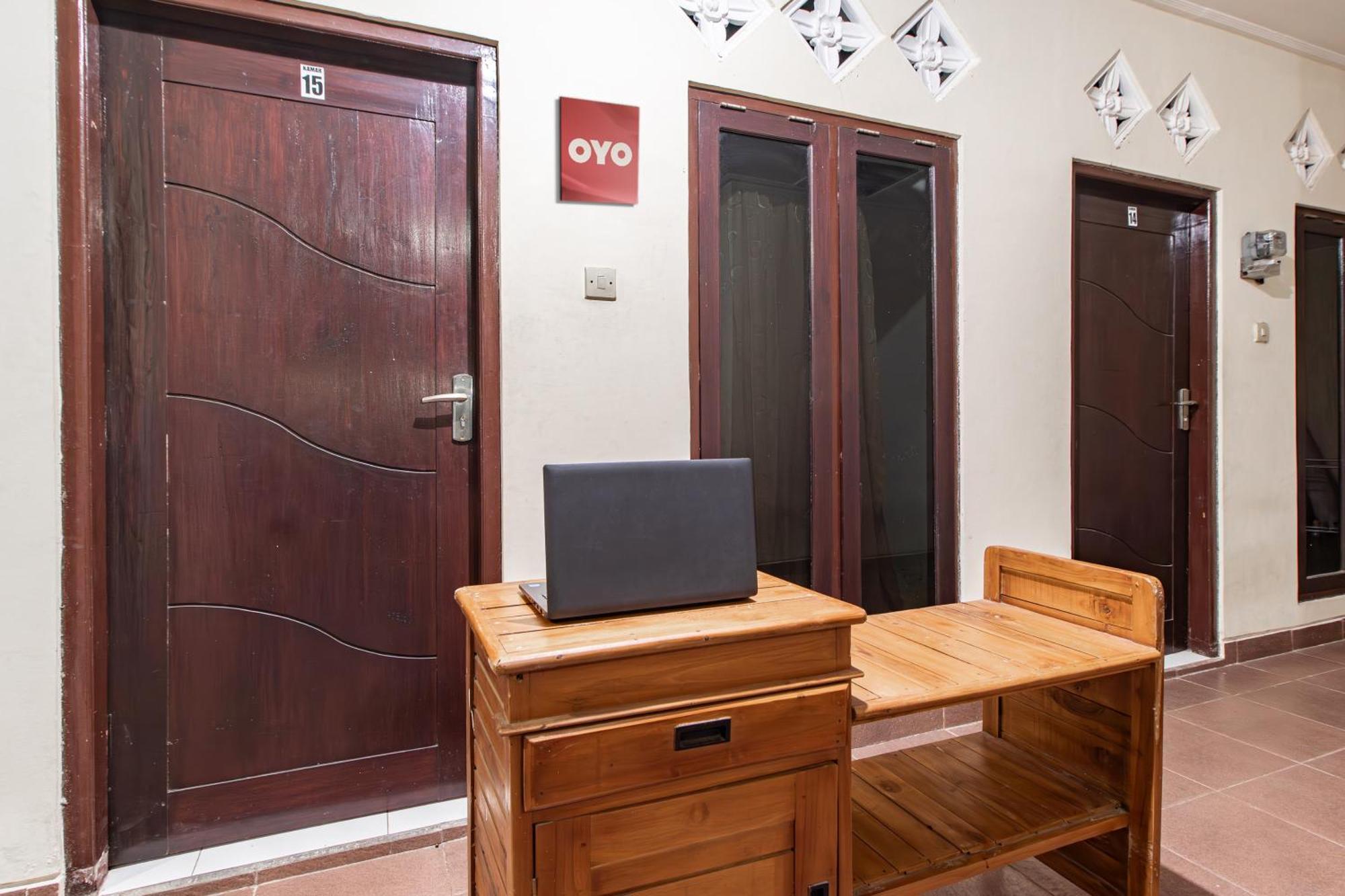 Oyo Life 93504 Kost Krisna Hotel Temukus Luaran gambar